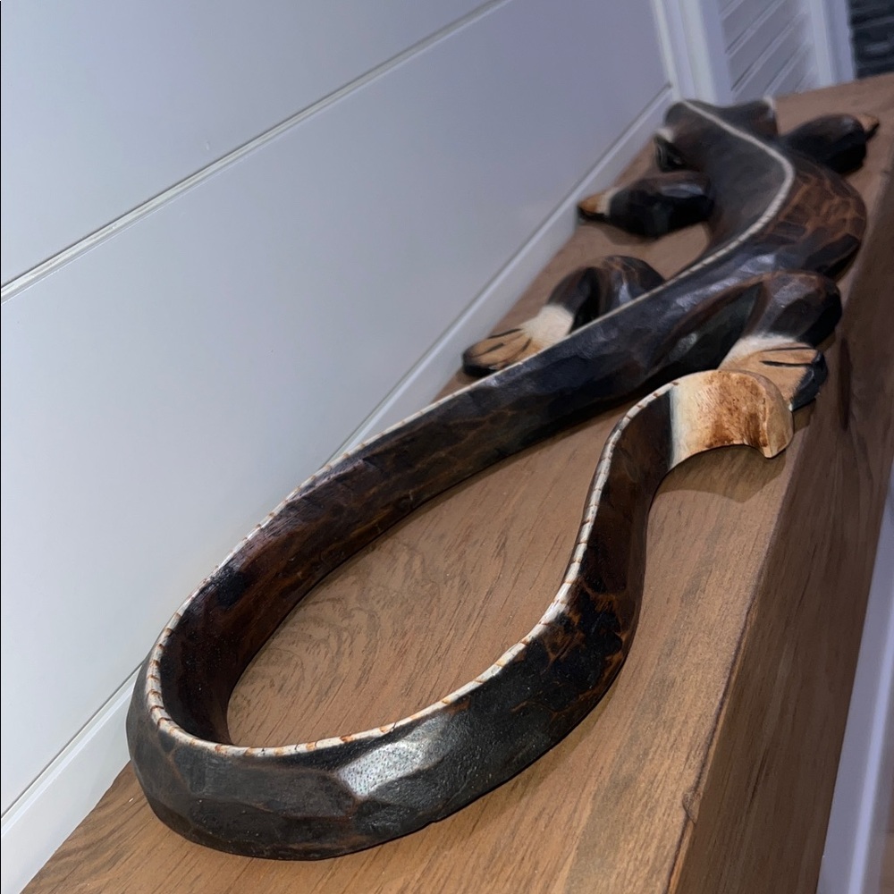 Handcrafted Wooden Lizard Decor - Picture 4 of 10